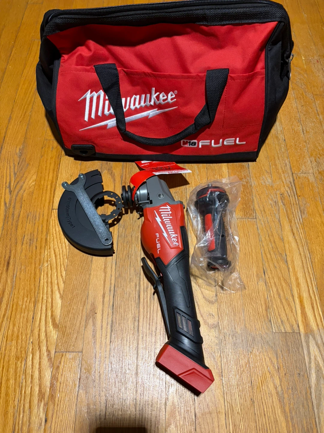 Milwaukee M18 FUEL 6-inch Angle Grinder - photo 2