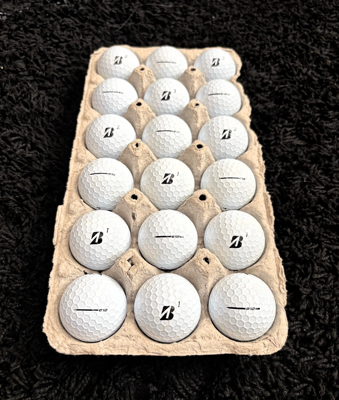 18 Bridgestone E12 Golf Balls
