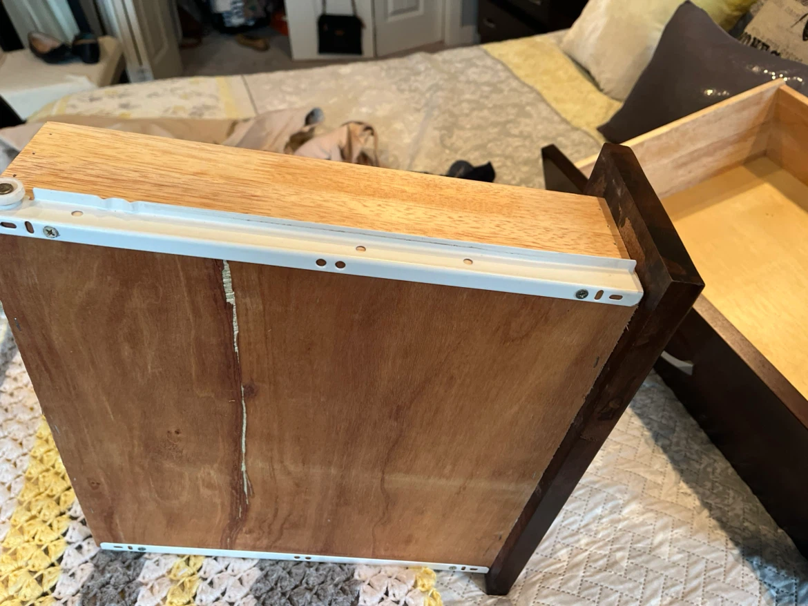 Dark wood dresser with matching mirror - photo 4