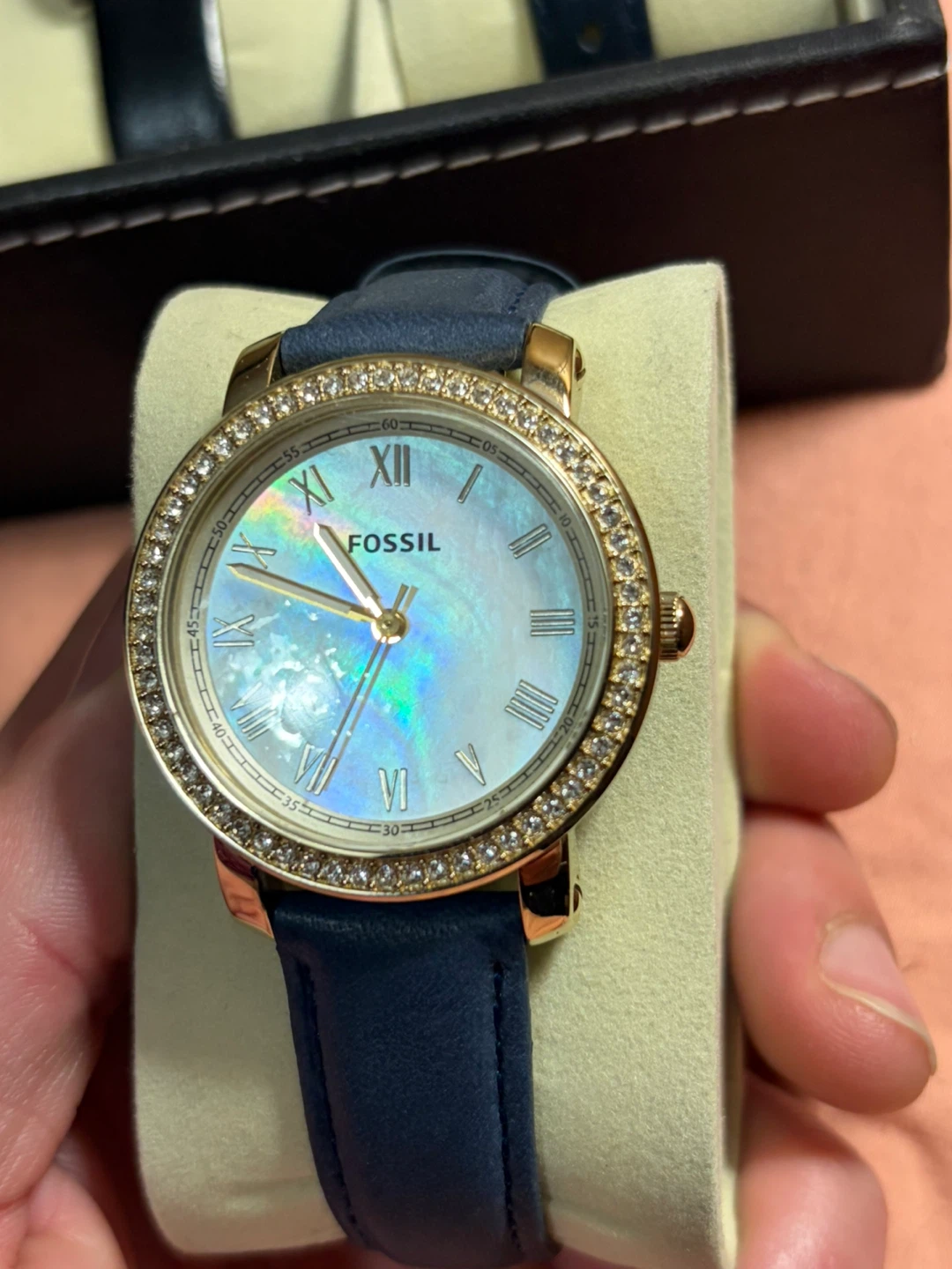 Fossil Gold crystal bezel watch with iridescent dial - photo 2