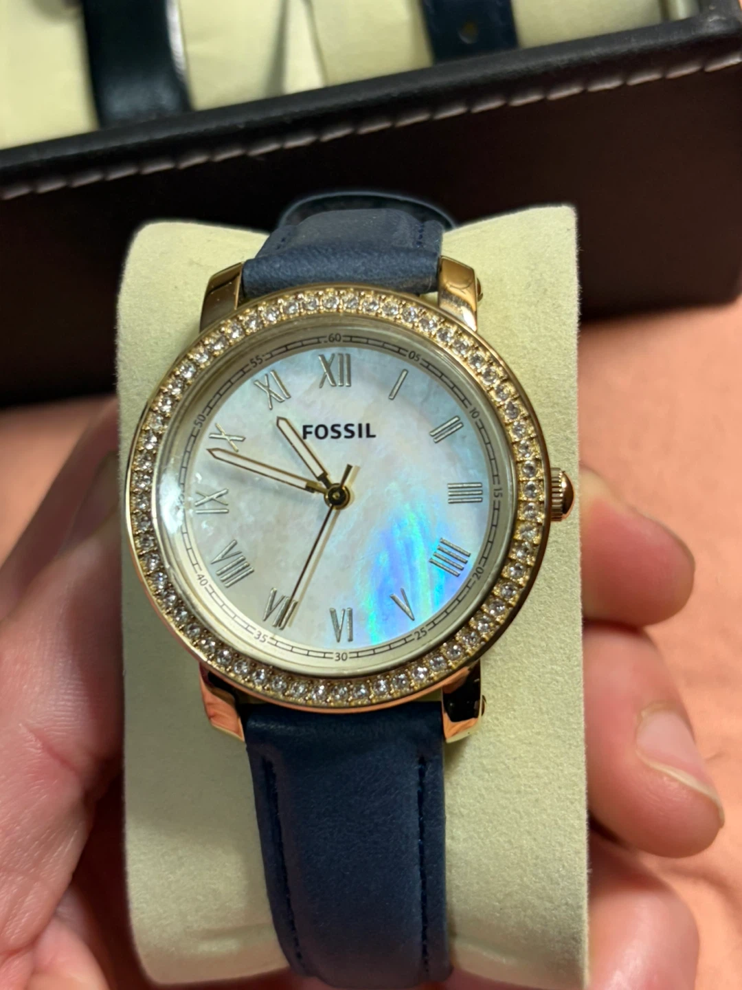 Fossil Gold crystal bezel watch with iridescent dial - photo 3