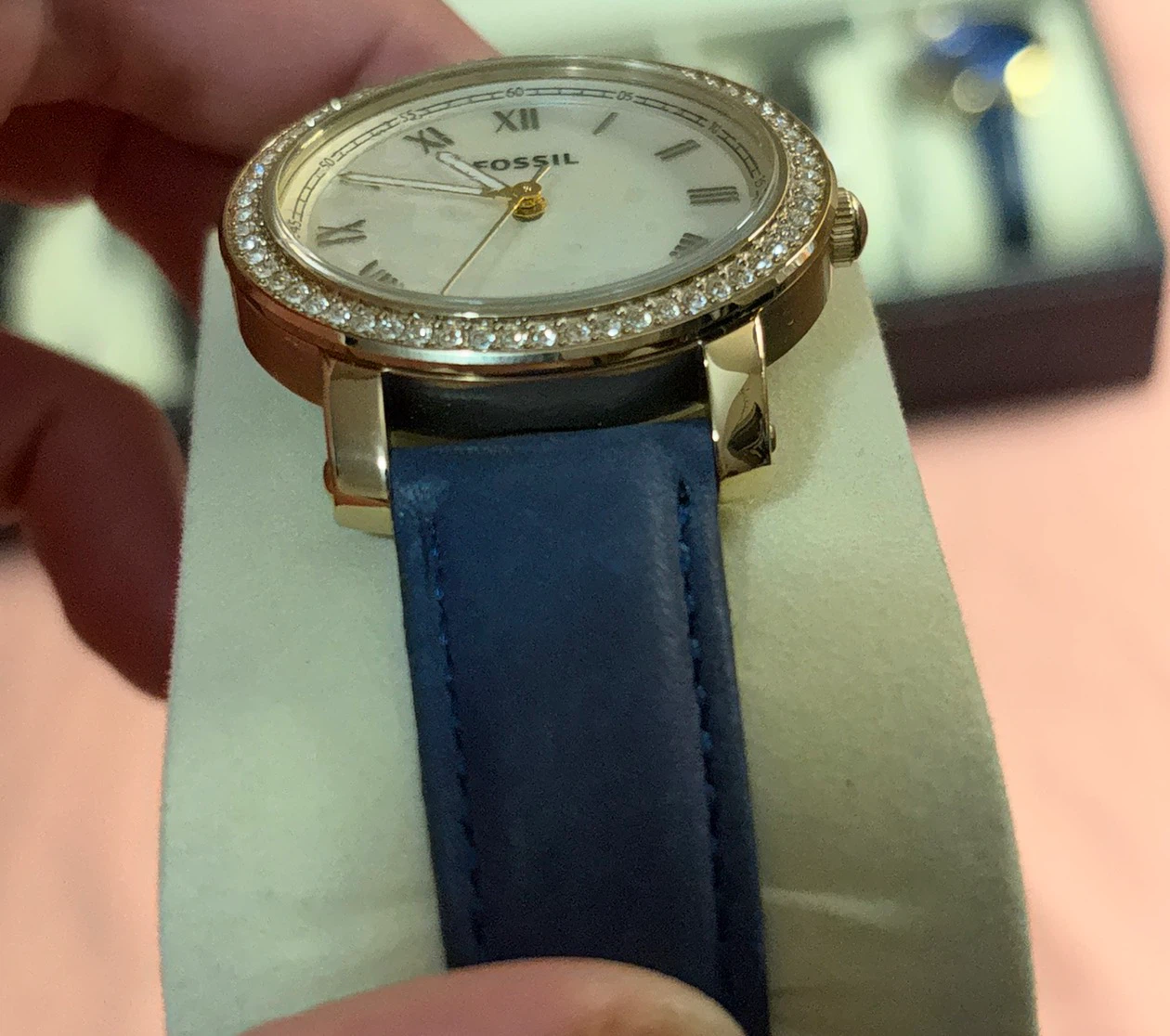 Fossil Gold crystal bezel watch with iridescent dial - photo 4