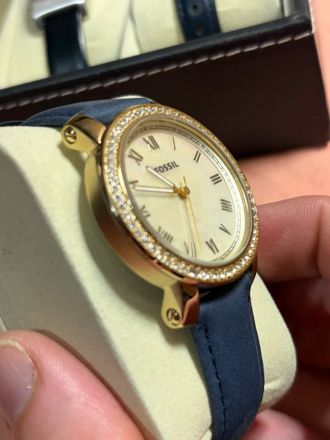 Fossil Gold crystal bezel watch with iridescent dial - photo 5