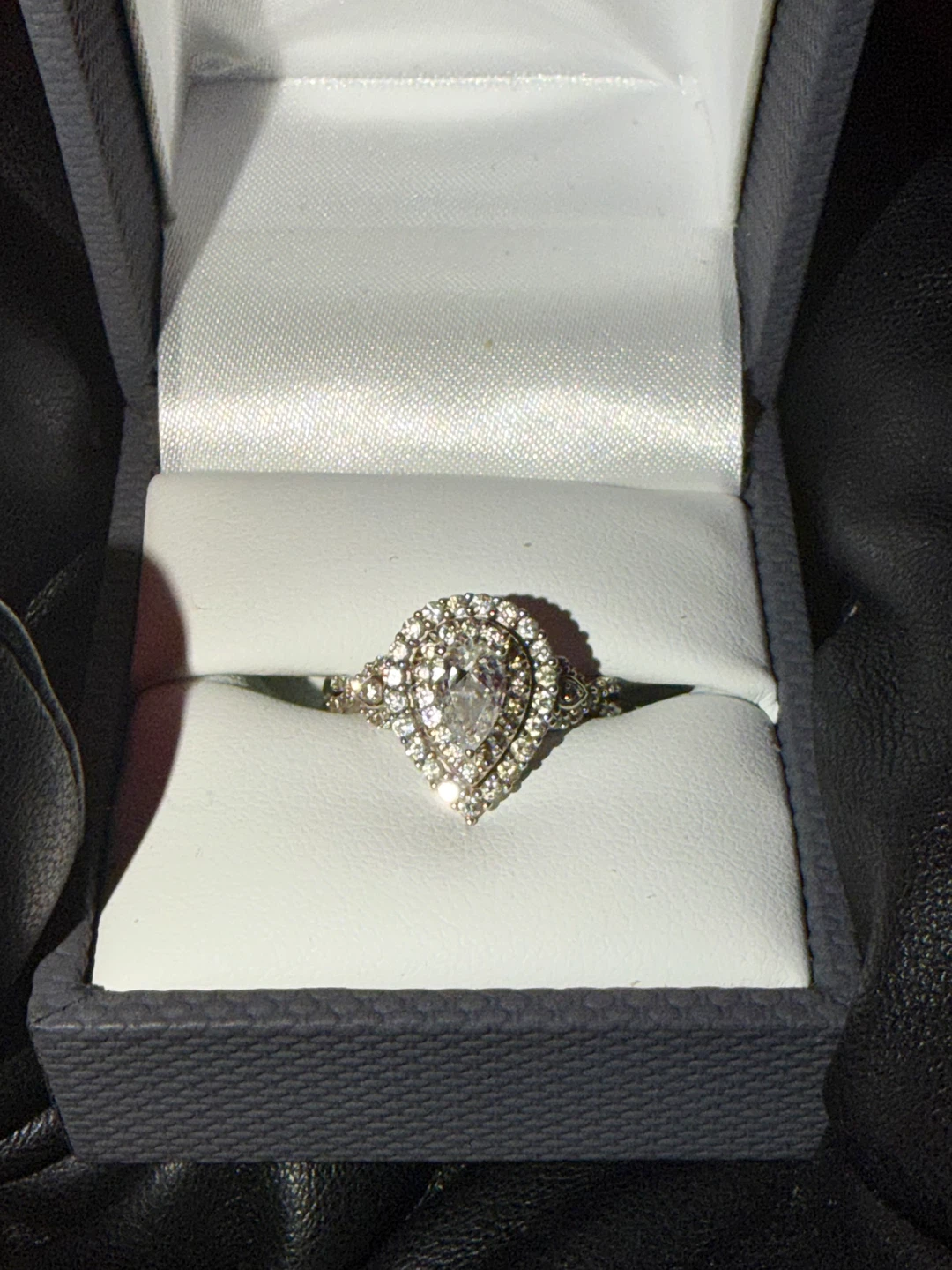 1 CT Lab Grown Diamond Pear Halo Ring in 10K White Gold 💍
