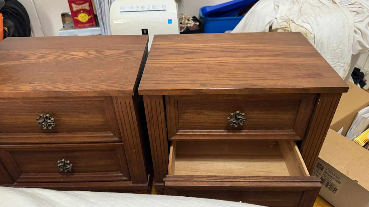 Set of two wooden nightstands - photo 2