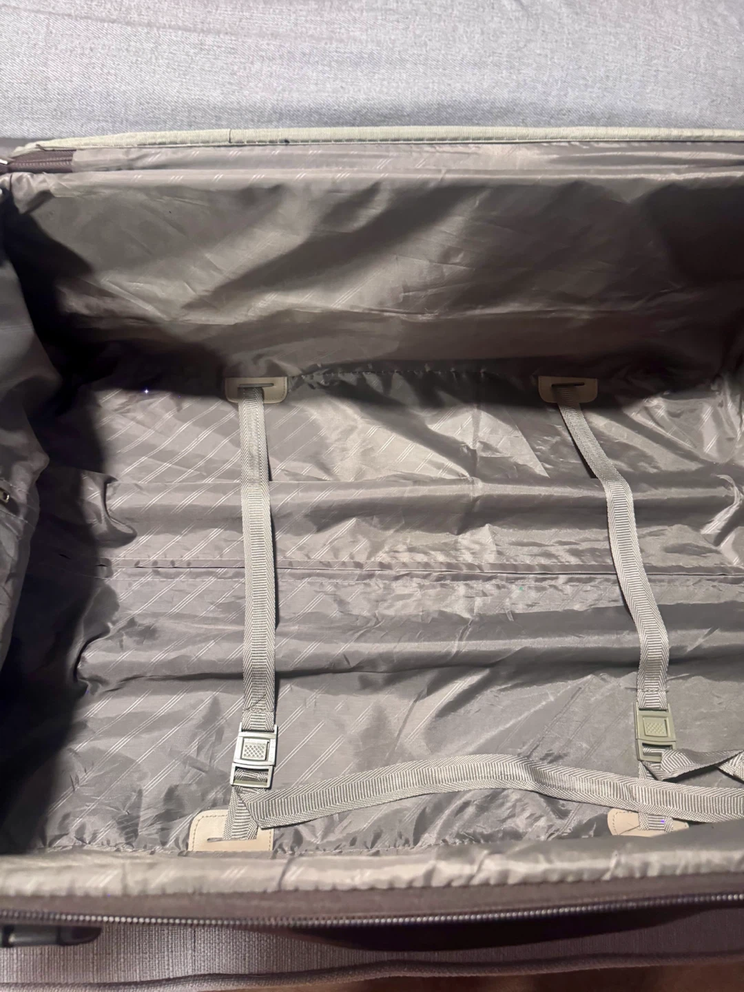 Jony brown rolling suitcase - photo 3