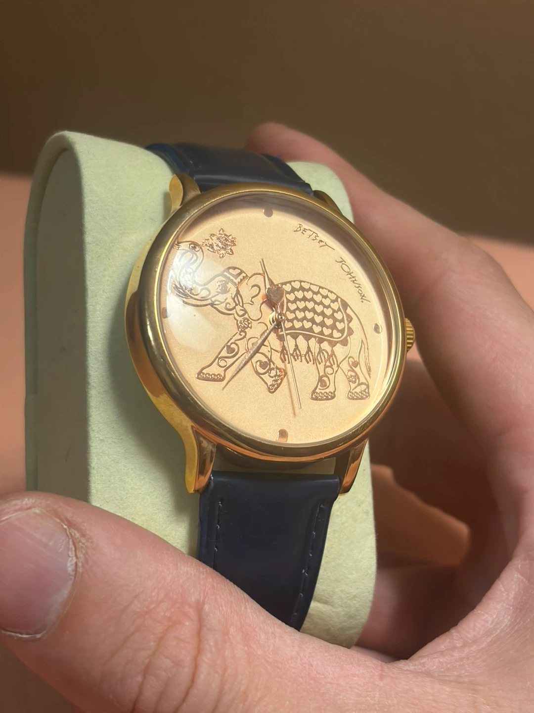 Betsey Johnson Henna Elephant wristwatch - photo 2