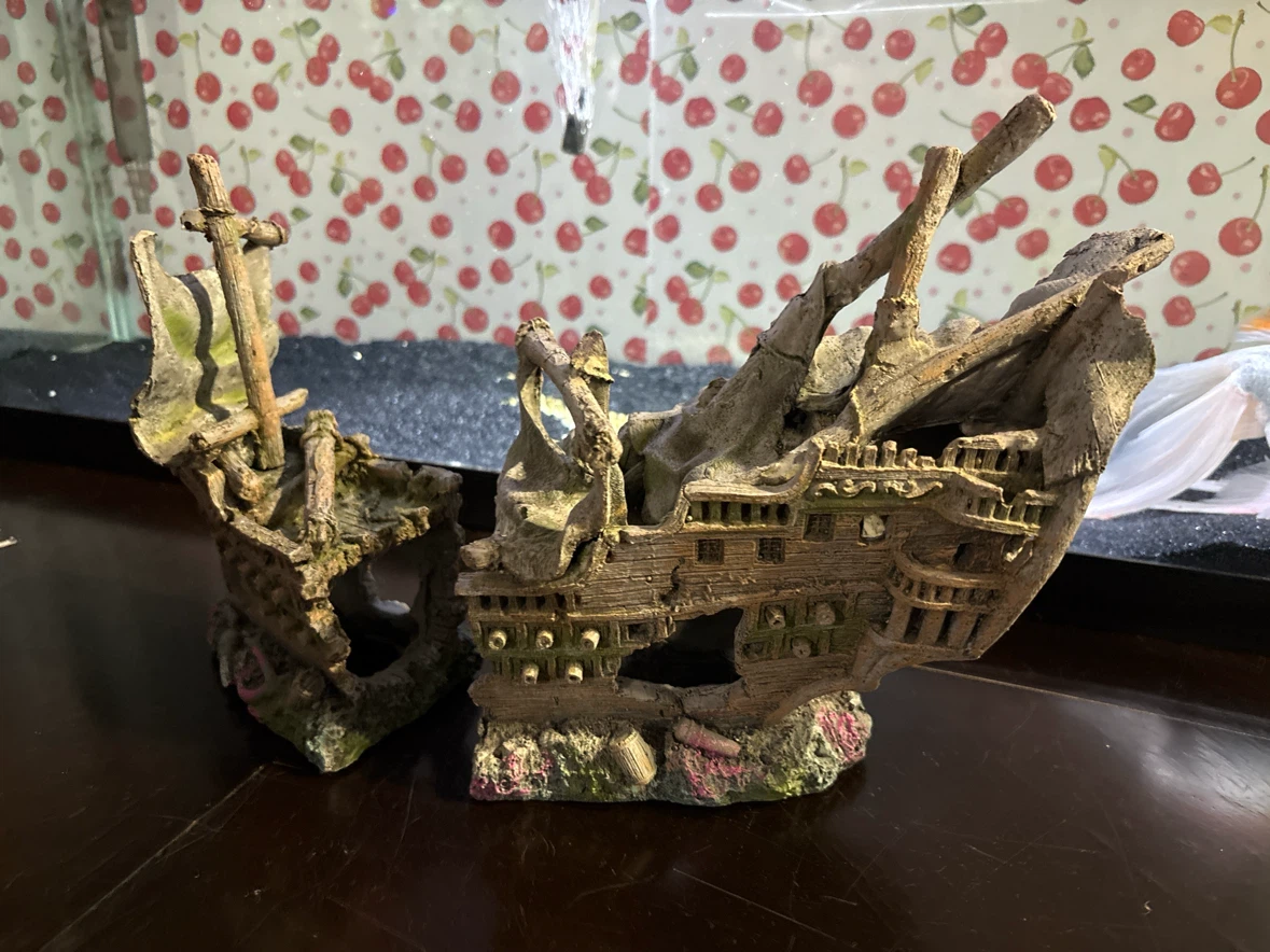 Sunken Ship Aquarium Ornament Set