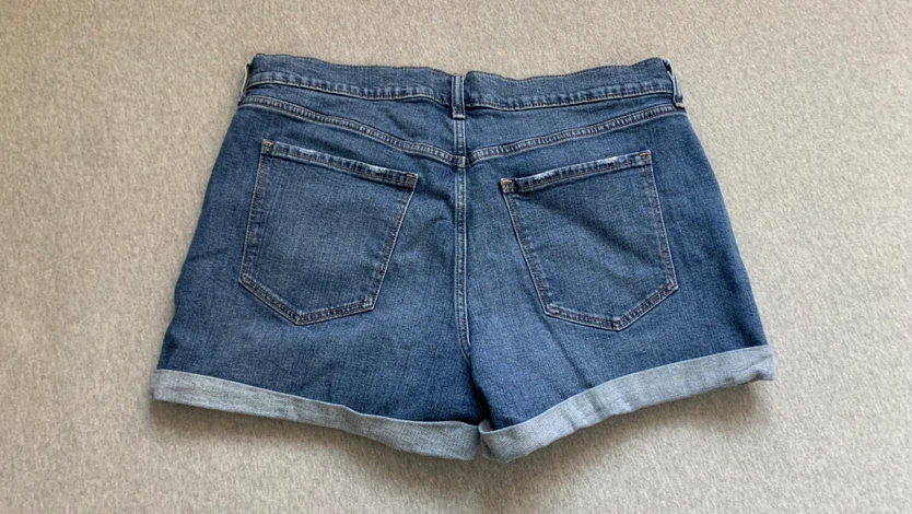 Old Navy Mid-Rise Boyfriend Shorts - Size 14 - photo 2