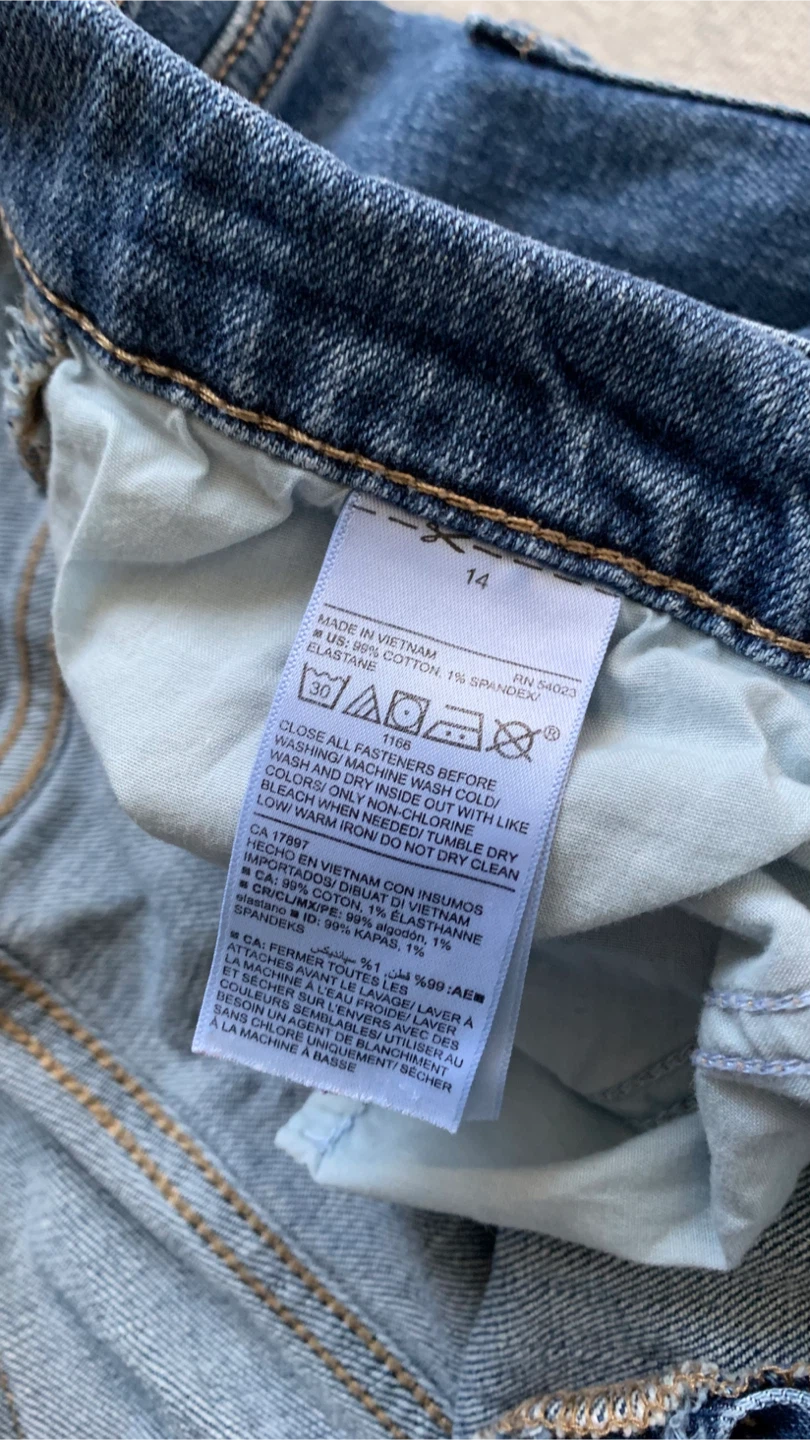 Old Navy Mid-Rise Boyfriend Shorts - Size 14 - photo 4