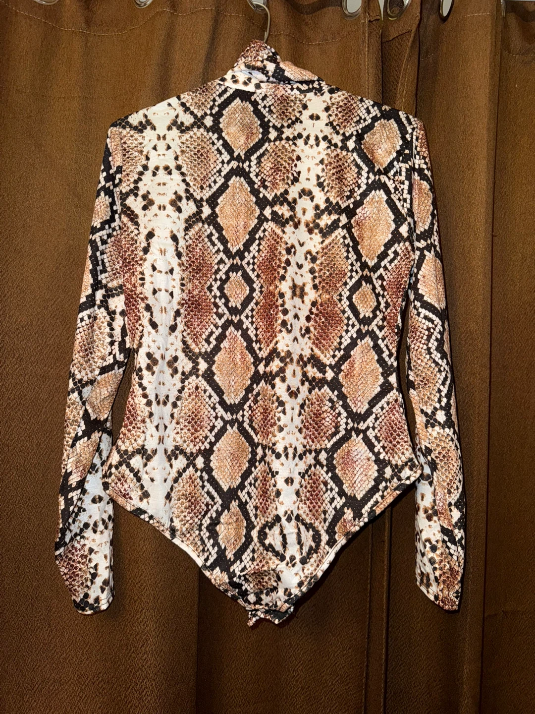 PrettyLittleThing Snakeskin Print Bodysuit - photo 2