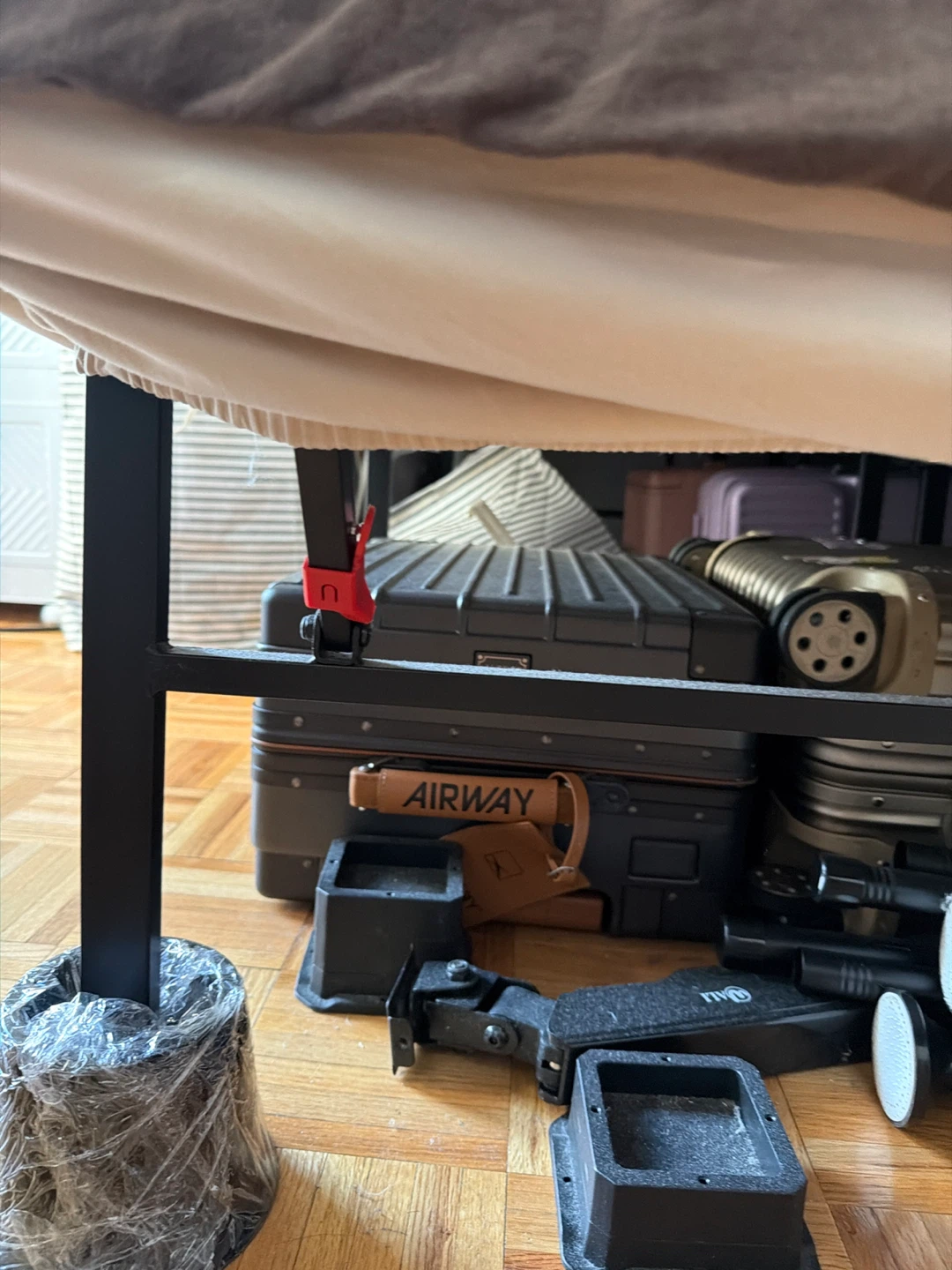 Full size Metal Bed Frame+Mattress - photo 3