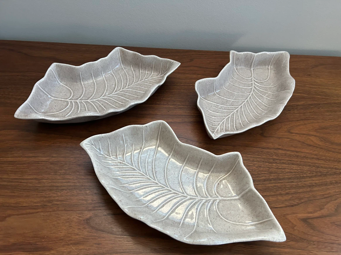 UNIQUE FALL/THANKSGIVING LEAF PLATES (READ LISTING)