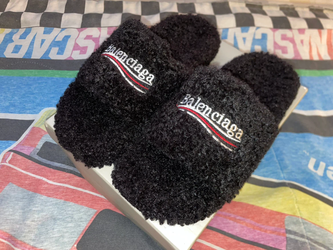 New Balenci Furry Slides - photo 3