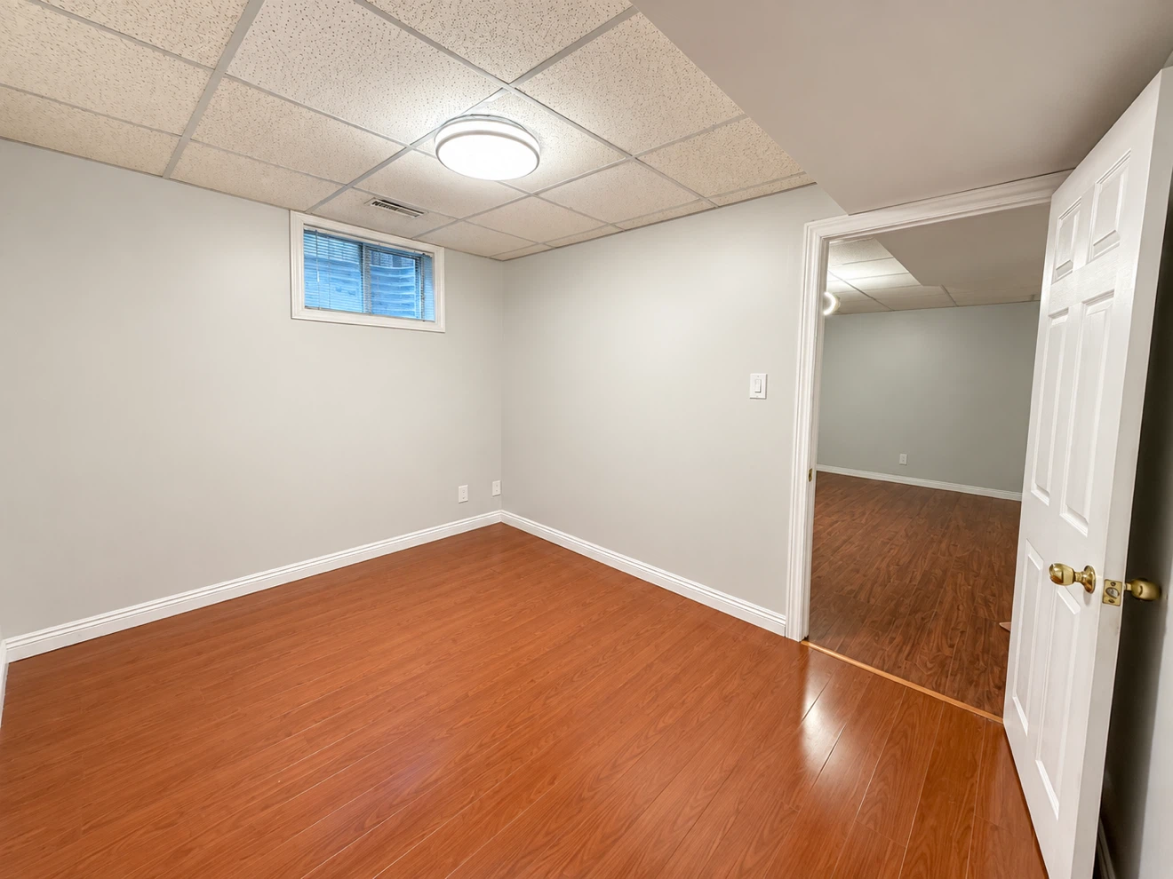 Spacious 2-Bedroom Basement Apartment in Thornhill - photo 5