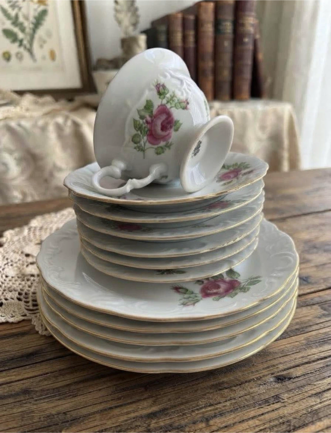 Vintage Heirloom 20-Piece Wałbrzych Porcelain Rose Tea Set - photo 3