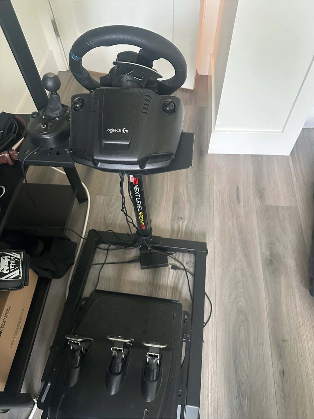Logitech G29 Racing Wheel & Pedal Set with Shifter with mounting
