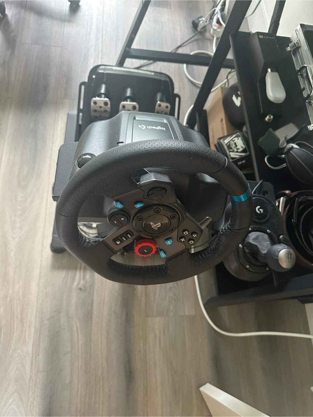 Logitech G29 Racing Wheel & Pedal Set with Shifter with mounting - photo 2