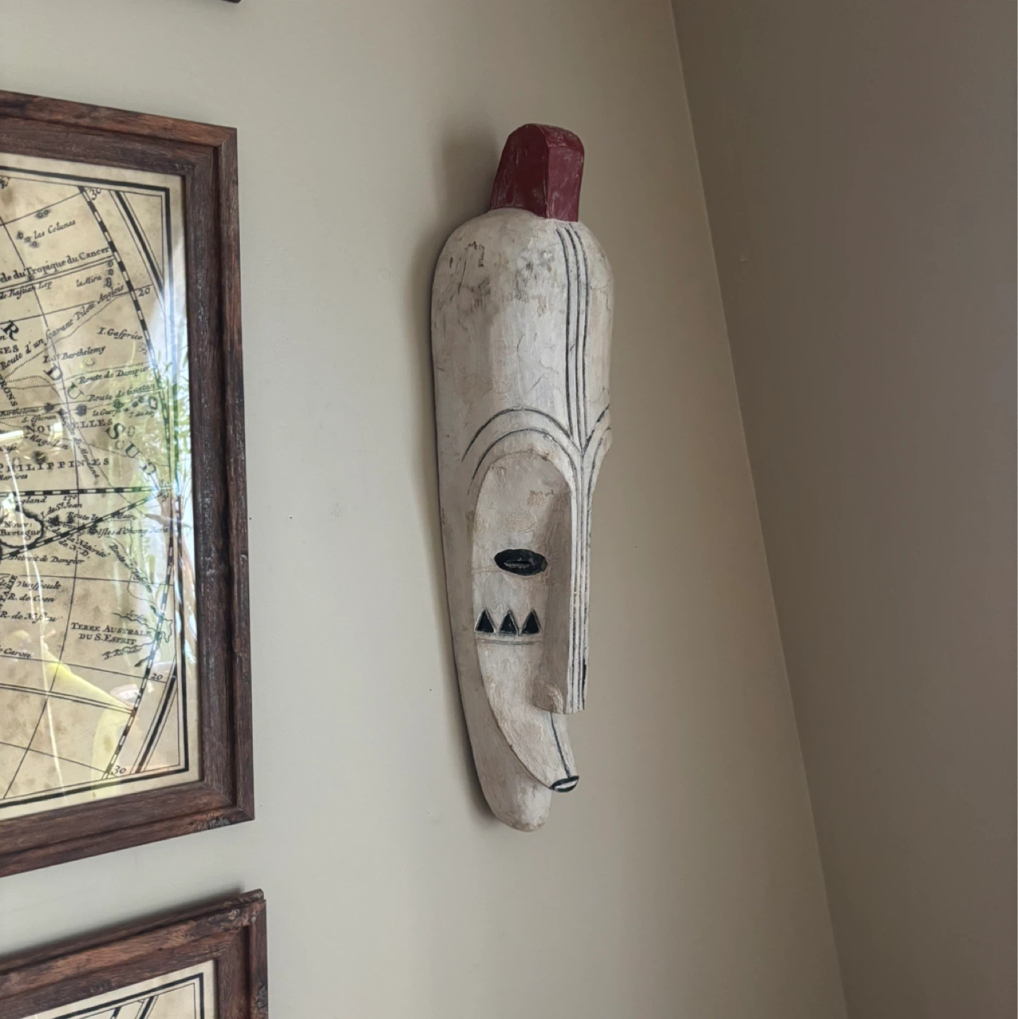 Decorative Hand-Carved Wooden Wall Mask fang ngil