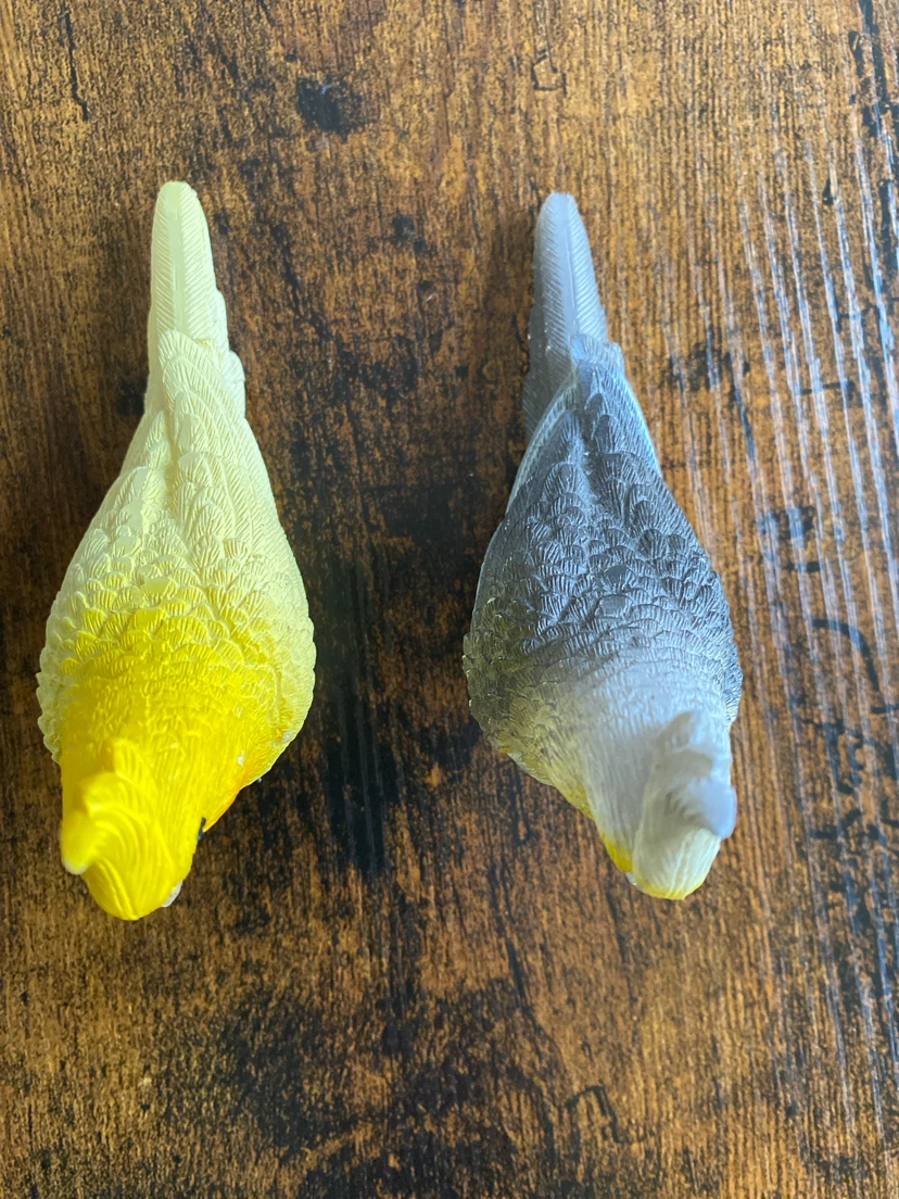 Set of two cockatiel bird figurines - photo 3