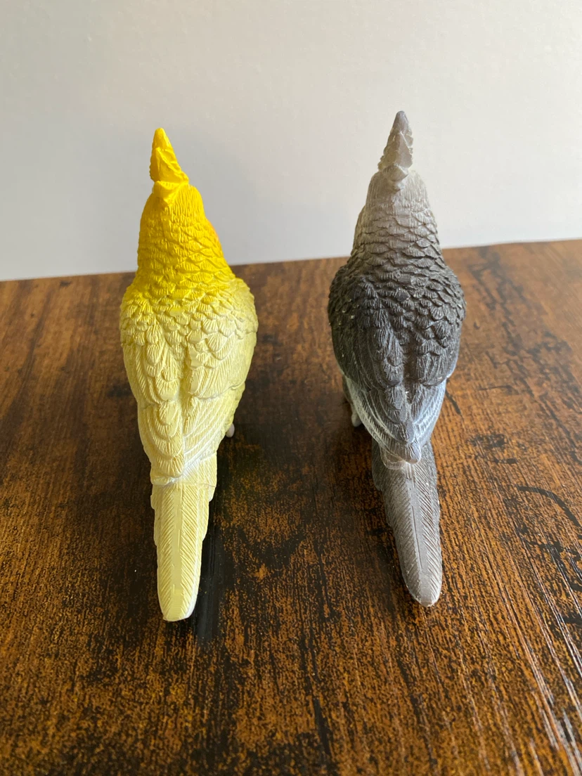 Set of two cockatiel bird figurines - photo 4