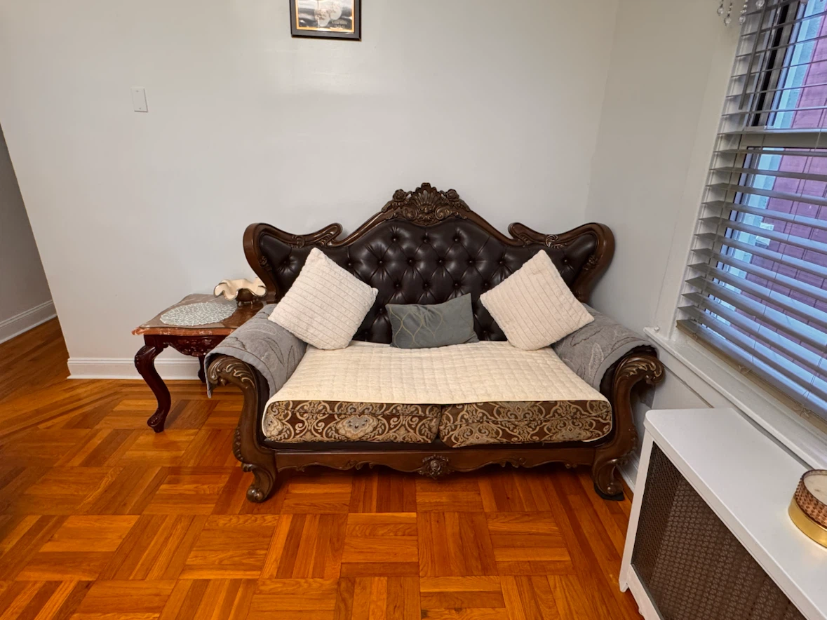 Victorian Style Leather Sofa Set - photo 2