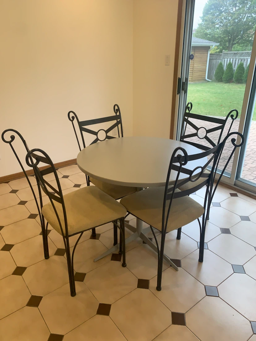 4 Metal Kitchen Chairs (round table FREE) - photo 2