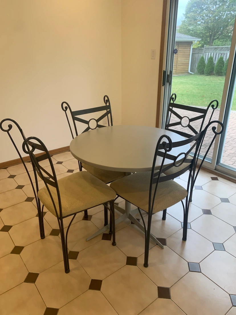 4 Metal Kitchen Chairs (round table FREE) - photo 4