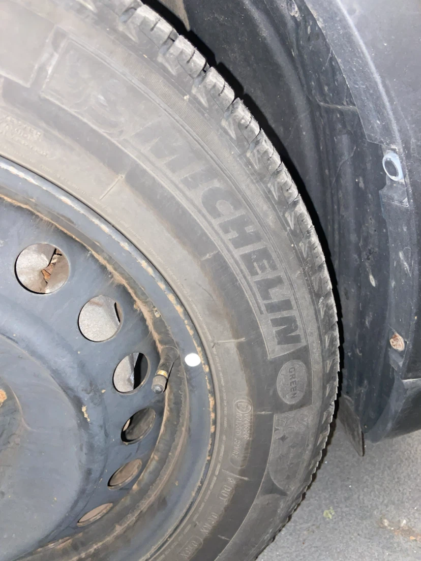 Set of 4 winter tires on rims - photo 2