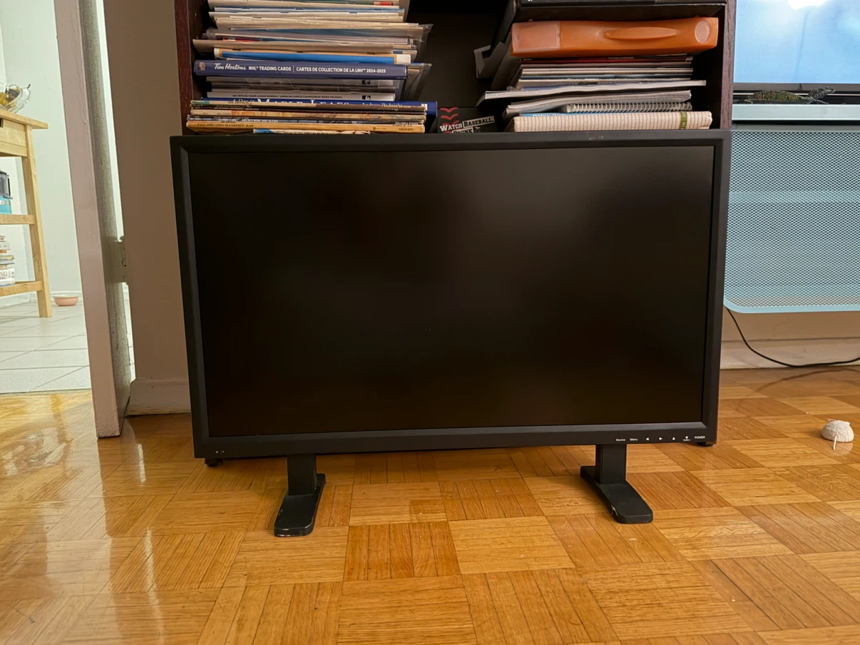 W Box 28-inch Ultra HD Color Monitor