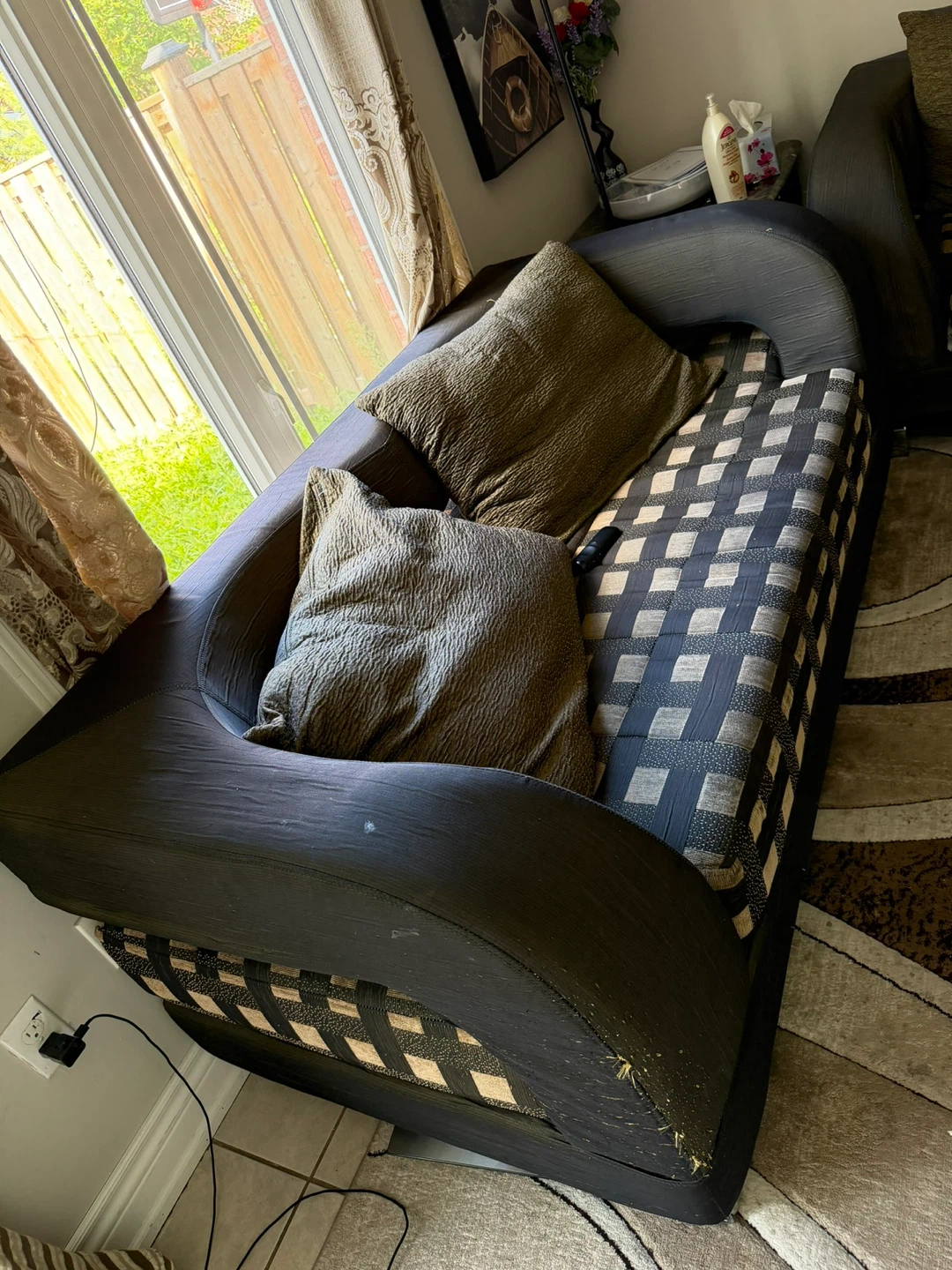 Black and Brown Patterned Sofa set 3+2