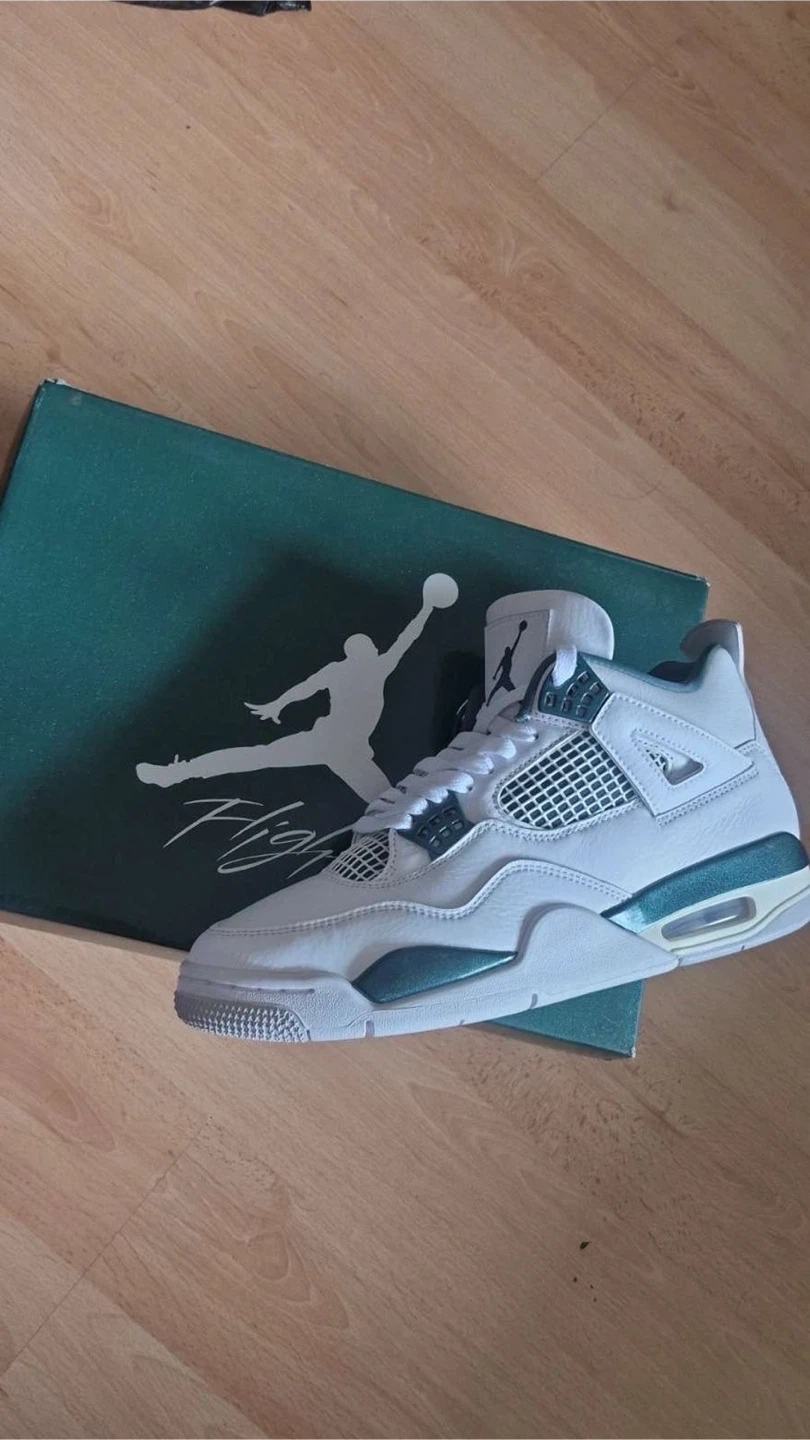 Air Jordan 4 Retro Oxidized Green