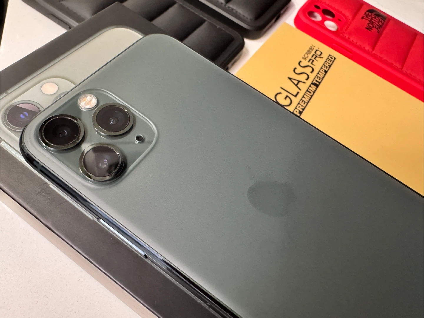 Apple iPhone 11 Pro 64GB Midnight Green w/ Box + 4 Cases - photo 2