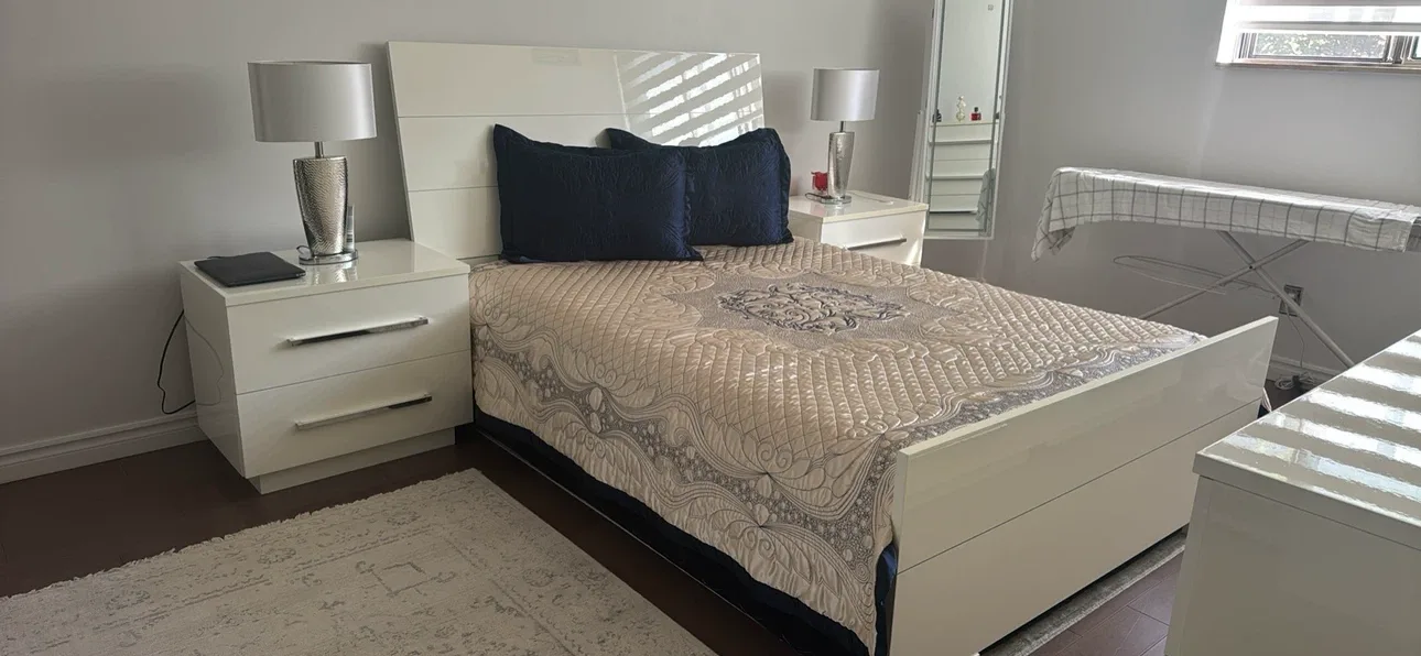 Modern White Bedroom Set - photo 3
