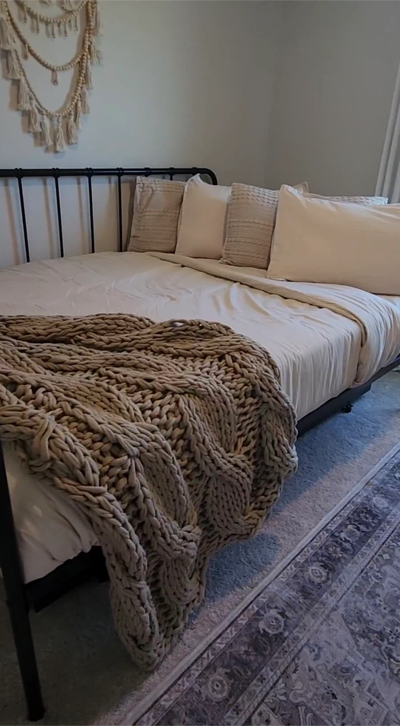 Daybed with trundle and all pieces