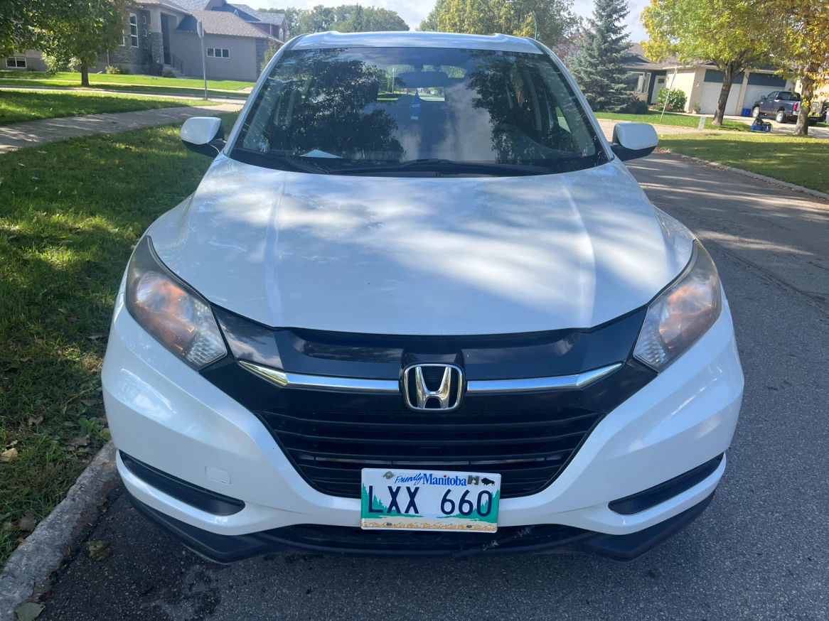 White Honda HR-V AWD