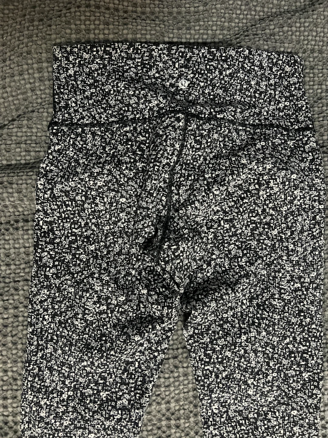 Lululemon Black and White Patterned Leggings - photo 2