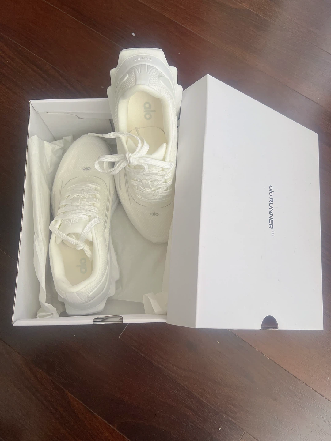 100% new Alo Yoga Runner Shoes White