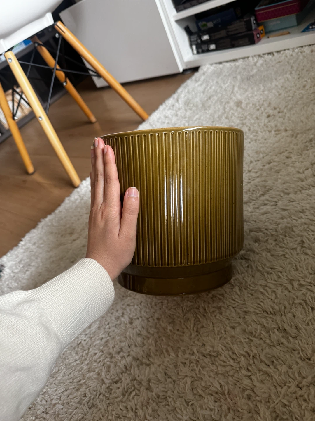 Olive green ribbed ceramic plant pot - photo 2
