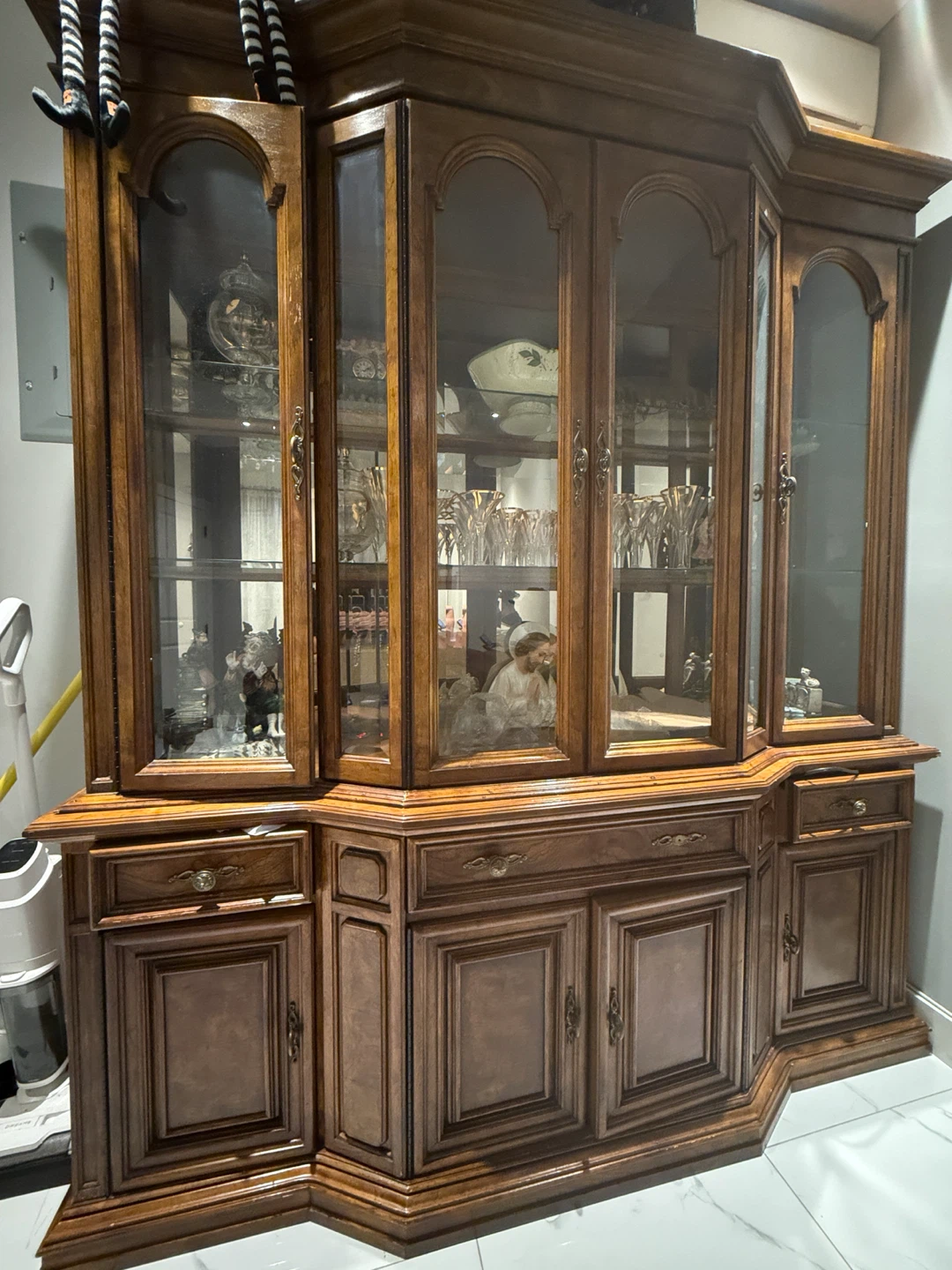 Traditional 100% Varnished Wood Cabinet