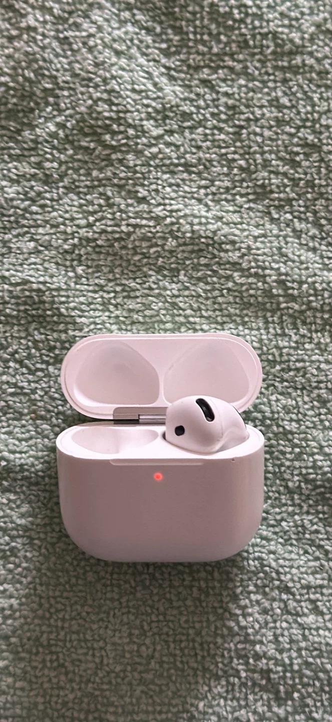 Replacement Apple AirPod A3058 - Right Side & Charging Case Only - photo 2