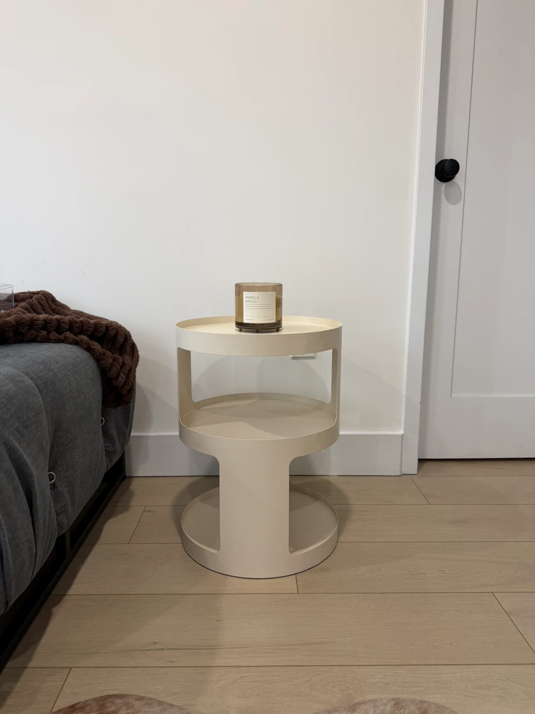 Modern Cream Metal Side Table - photo 2