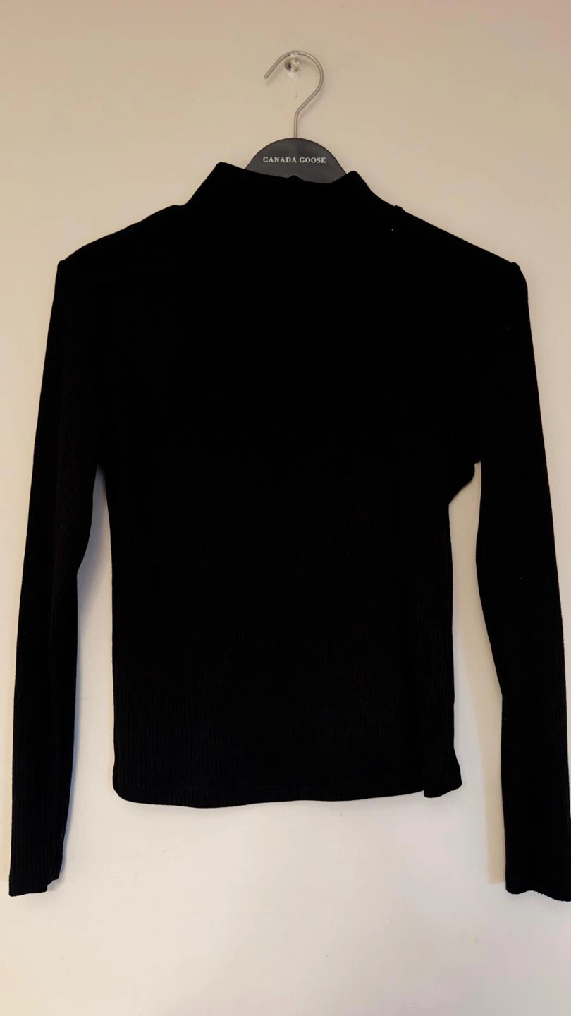 Suzy Shier Black Mock Neck Long Sleeve Top