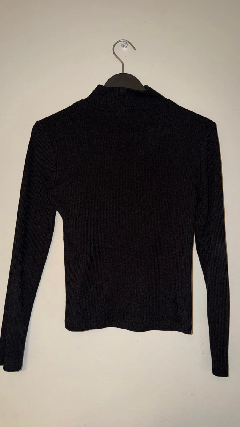 Suzy Shier Black Mock Neck Long Sleeve Top - photo 2