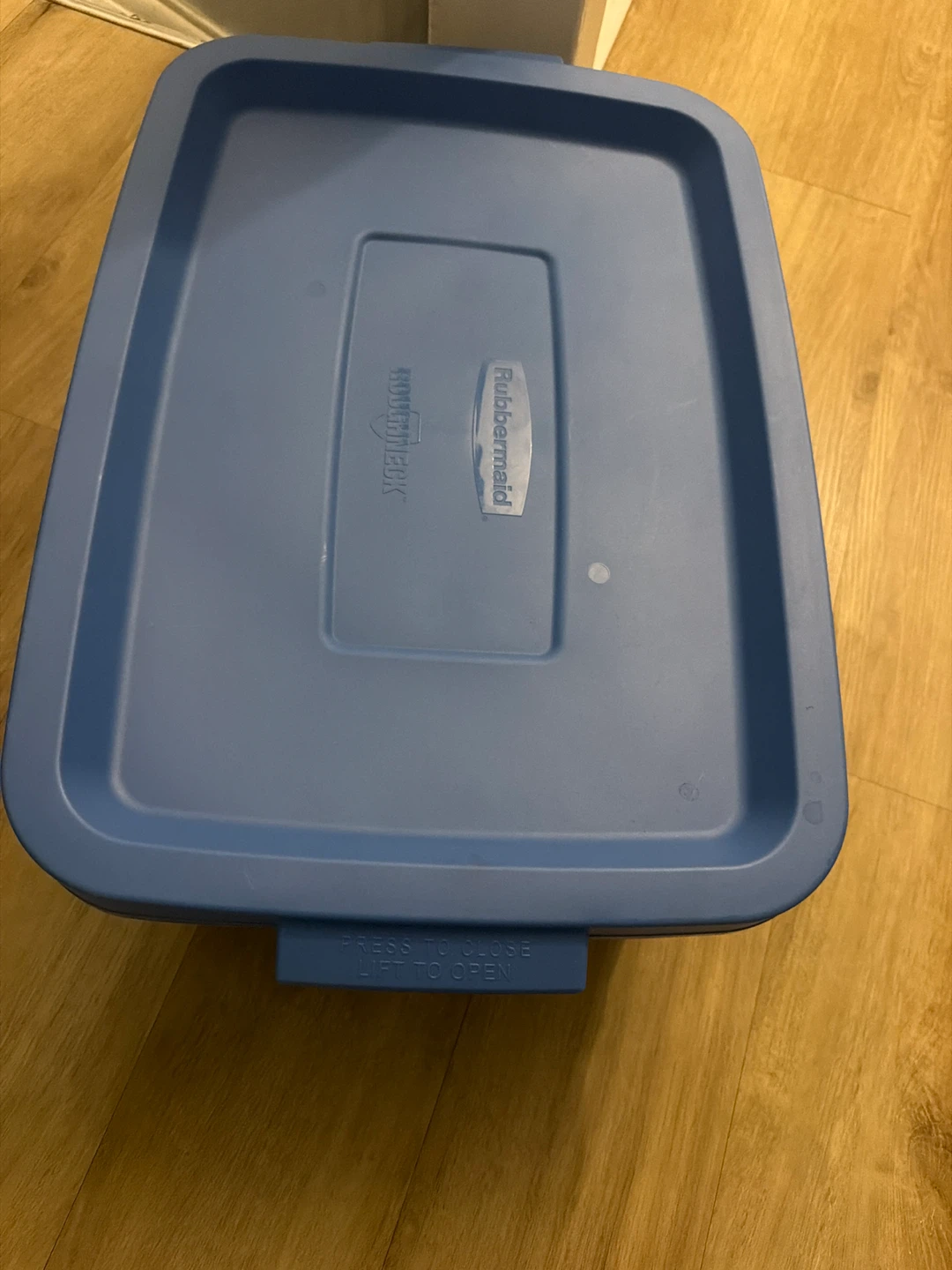 Small storage bin