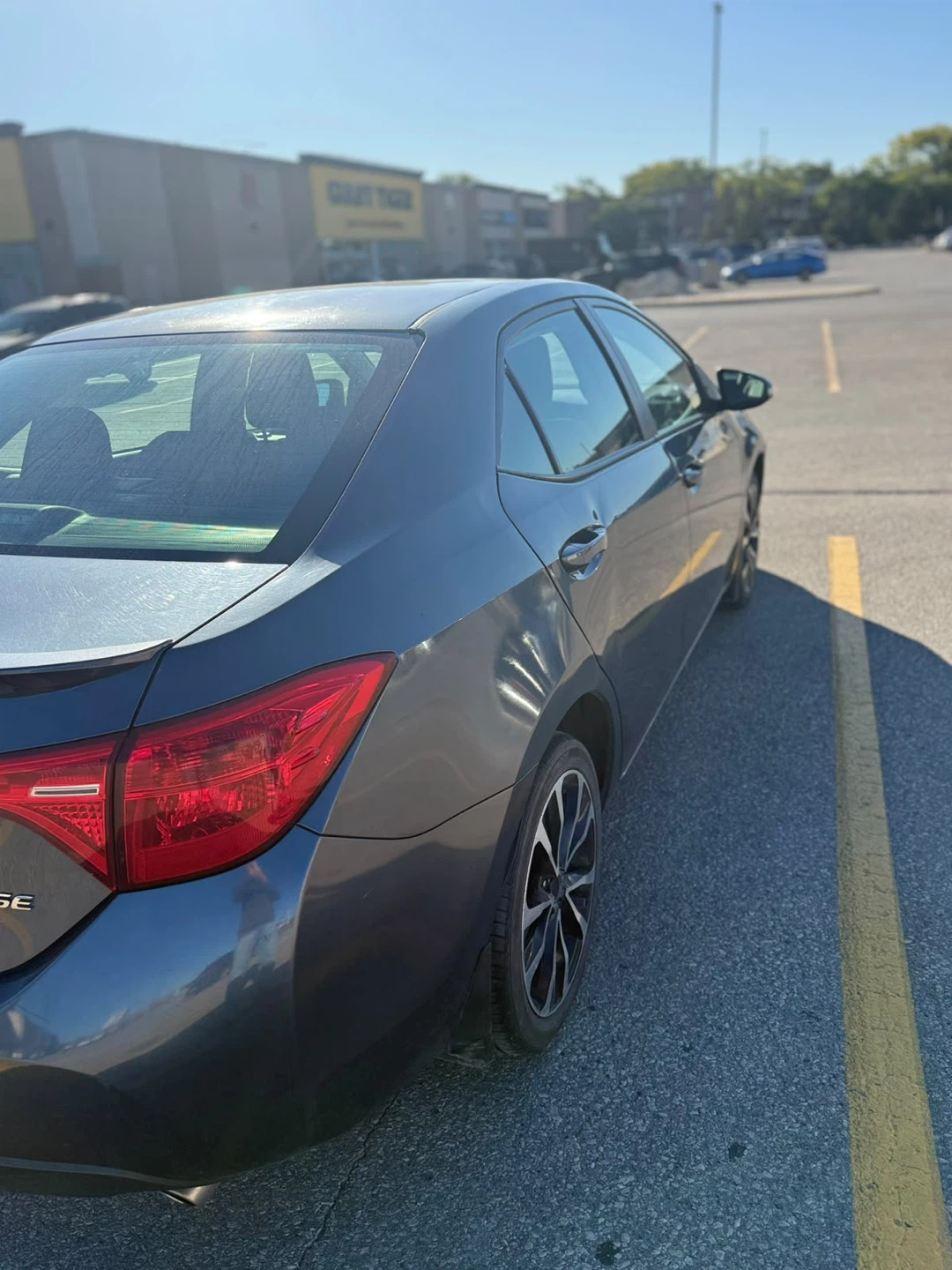 Toyota Corolla SE Sedan - photo 2
