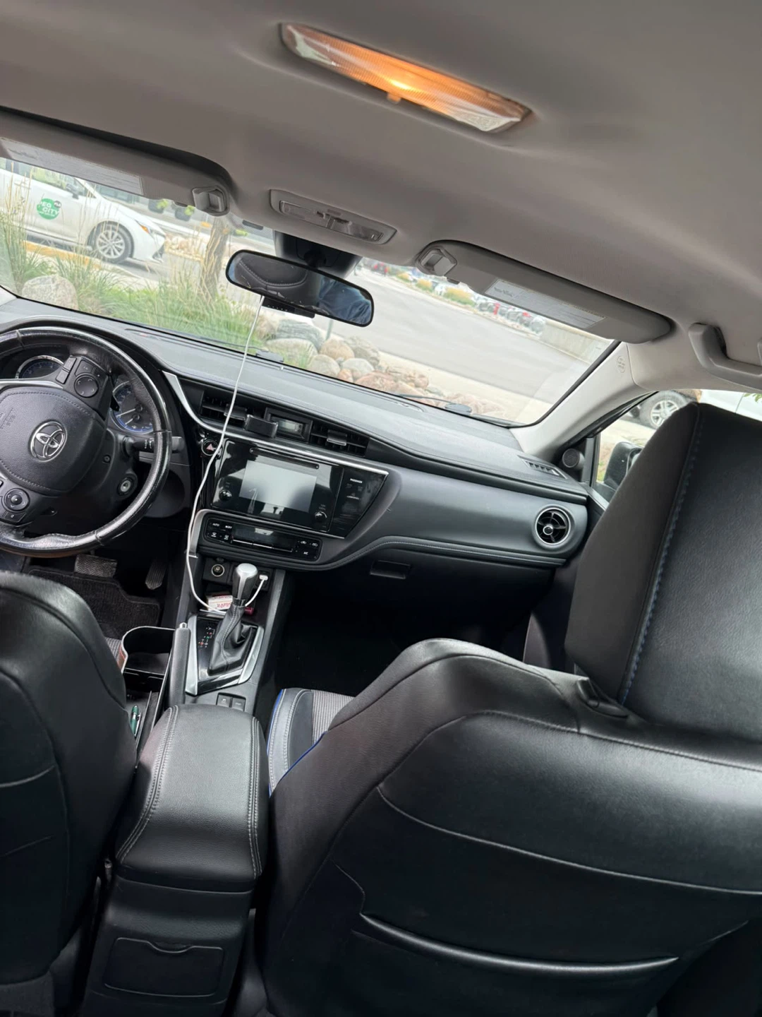 Toyota Corolla SE Sedan - photo 5