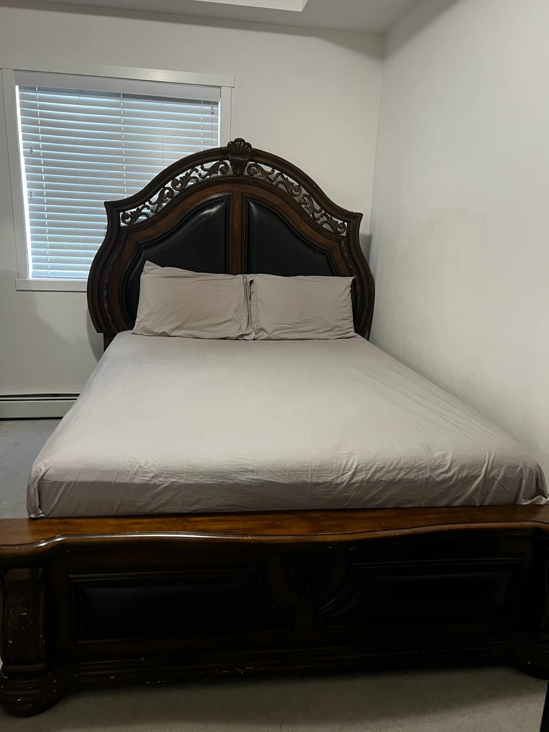 Traditional Bedroom Set with Bed and Dresser