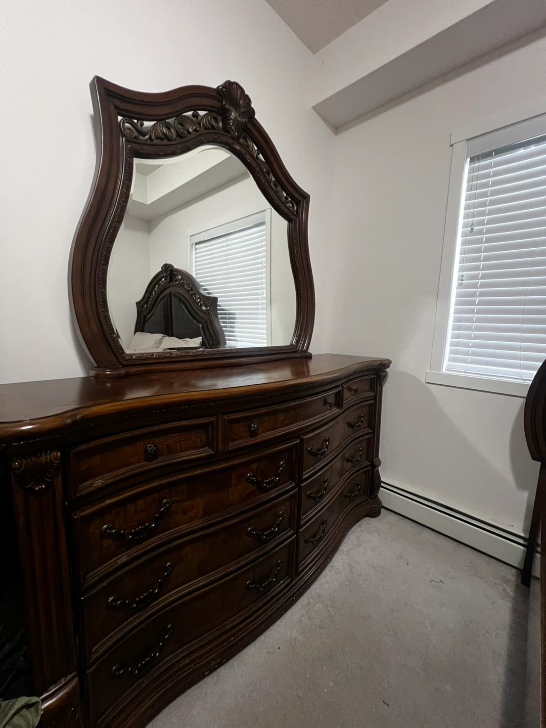 Traditional Bedroom Set with Bed and Dresser - photo 3