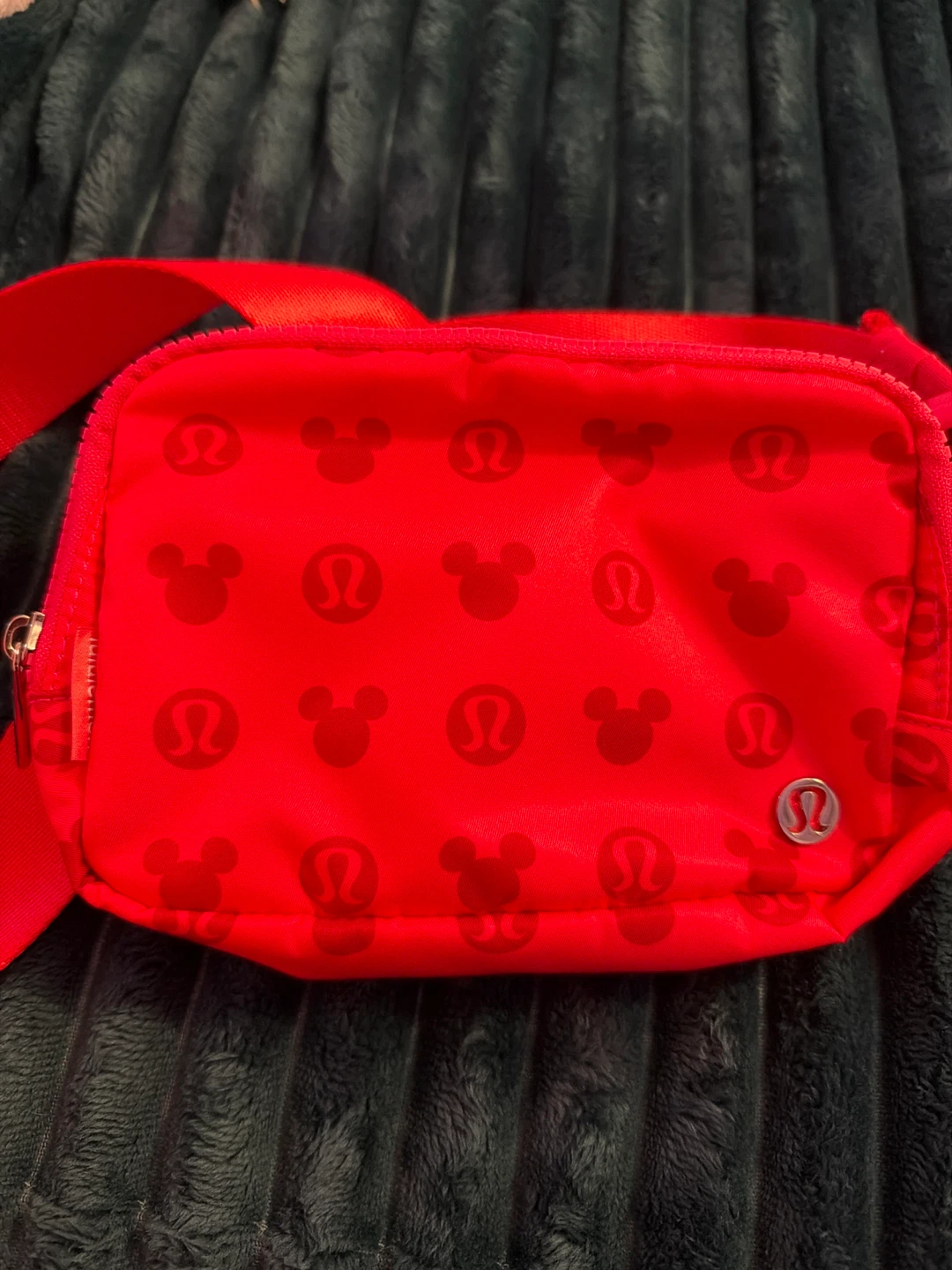 Everywhere belt bag Disney limited edition lululemon - photo 2